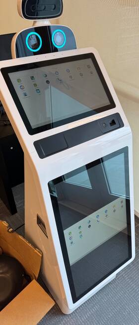 Pr1120b008f6 Guardforce Ai Reception Robot Kiosk